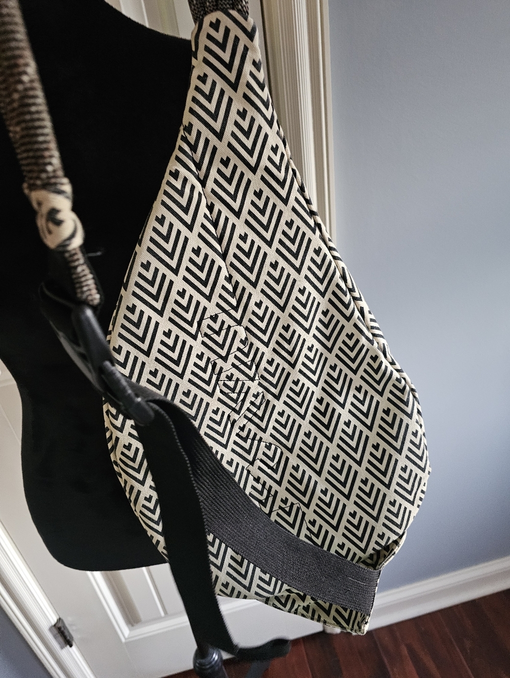 Full Size Kavu Sling Bag Cream & Black - Picture 3 of 7
